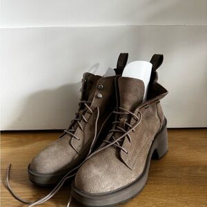 SOREL Hi-Line Heel Lace Boots